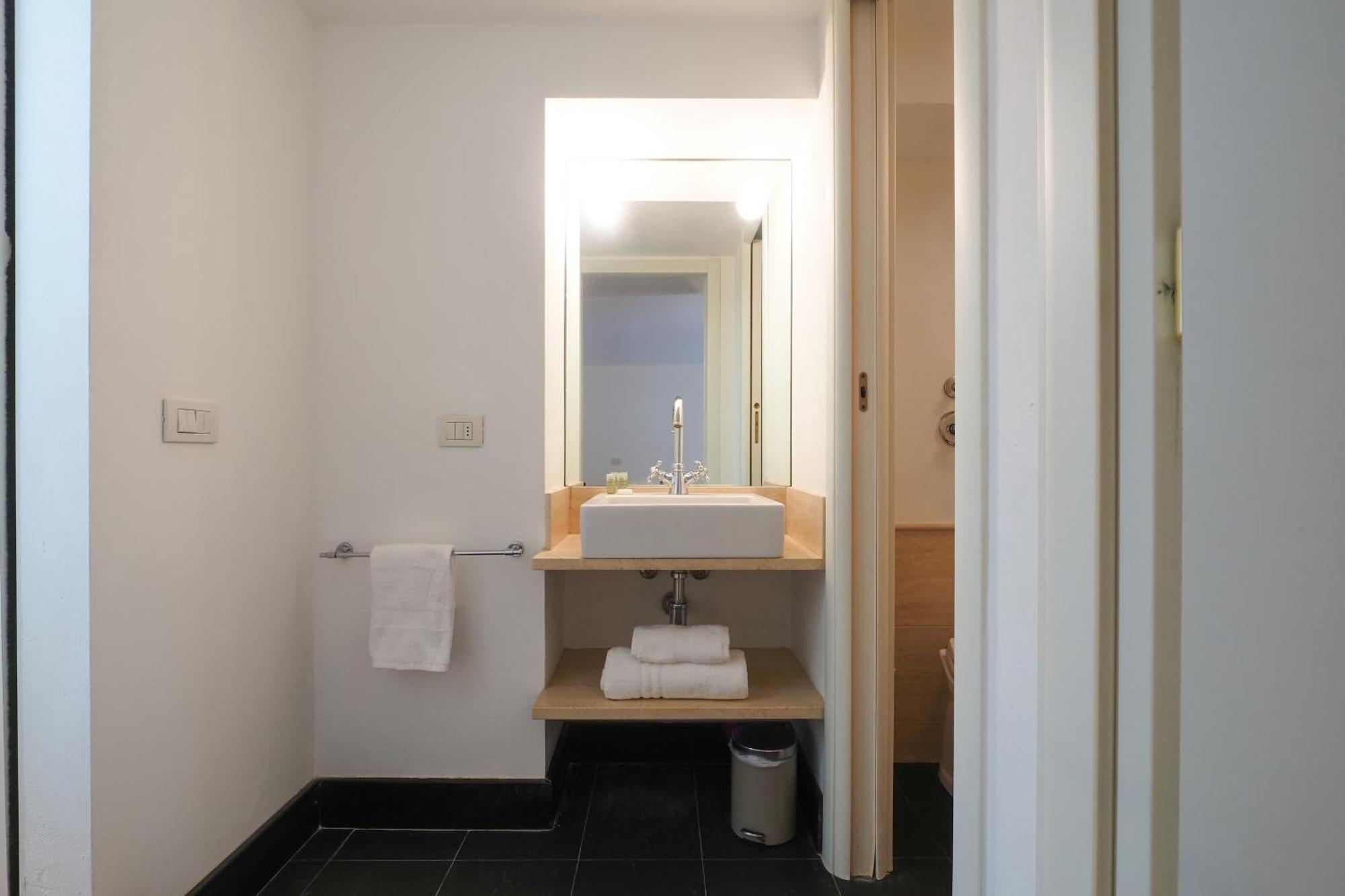Enchanting Loft Between History And Tranquility Milano Ngoại thất bức ảnh